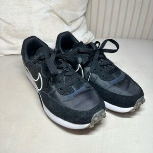 Nike Women's Black Sneakers